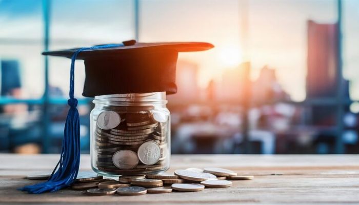The Benefits and Risks of Refinancing